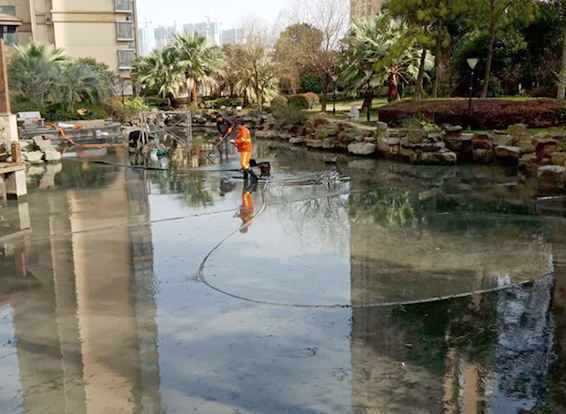 且末景观池淤泥清理